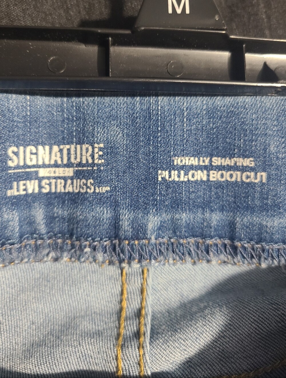 Levi Strauss Signature Light Wash Stretch Shaping Jeans - Size 18L - Picture 3 of 10